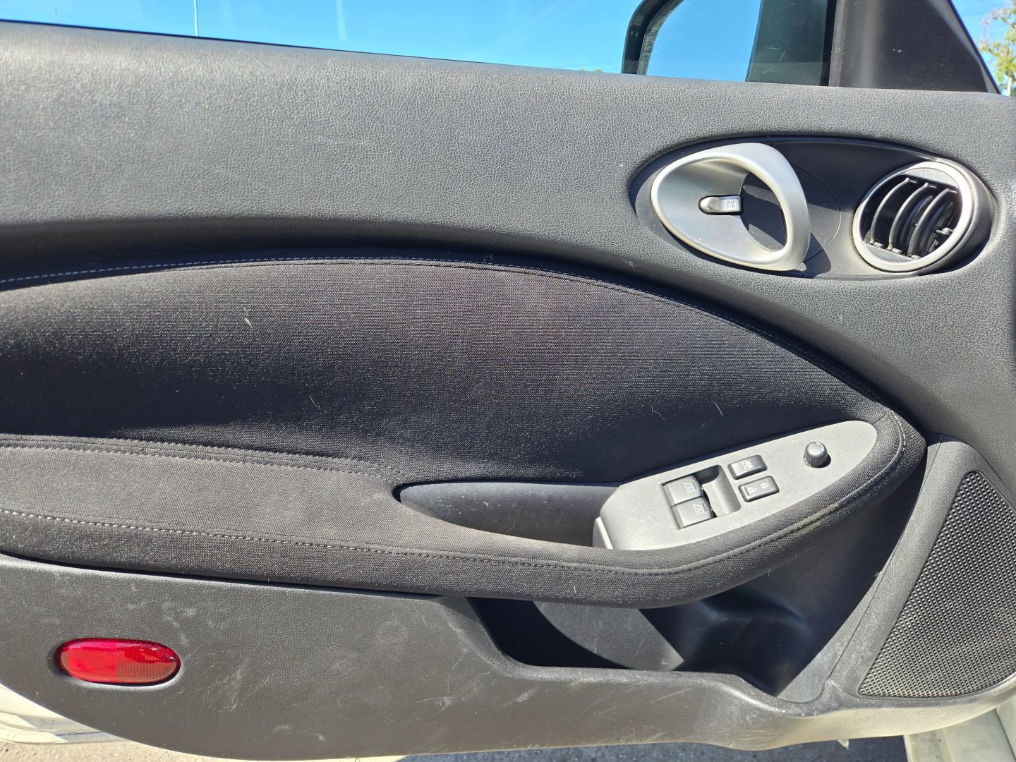 Used 2016 Nissan 370Z Coupe image 9