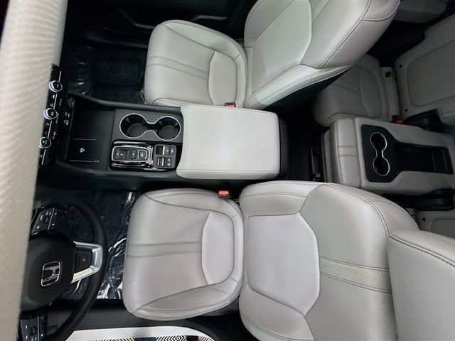 Used 2025 Honda Pilot Touring image 22