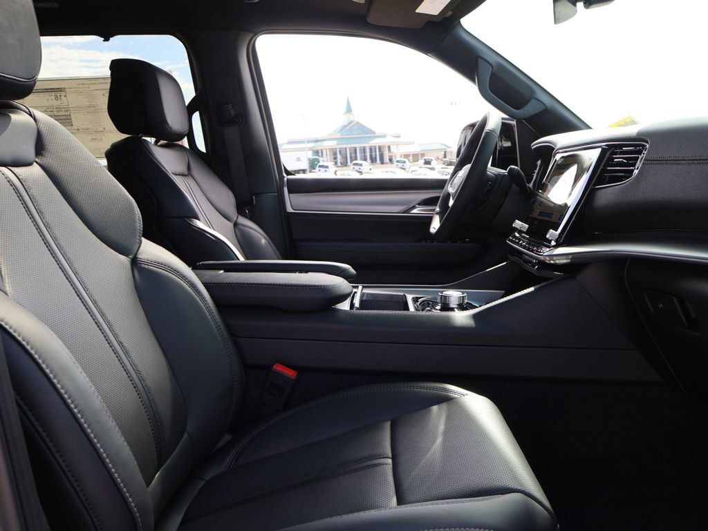 New 2026 Jeep Grand Wagoneer L Limited w/ Premium Group II AWD/4WD image 9
