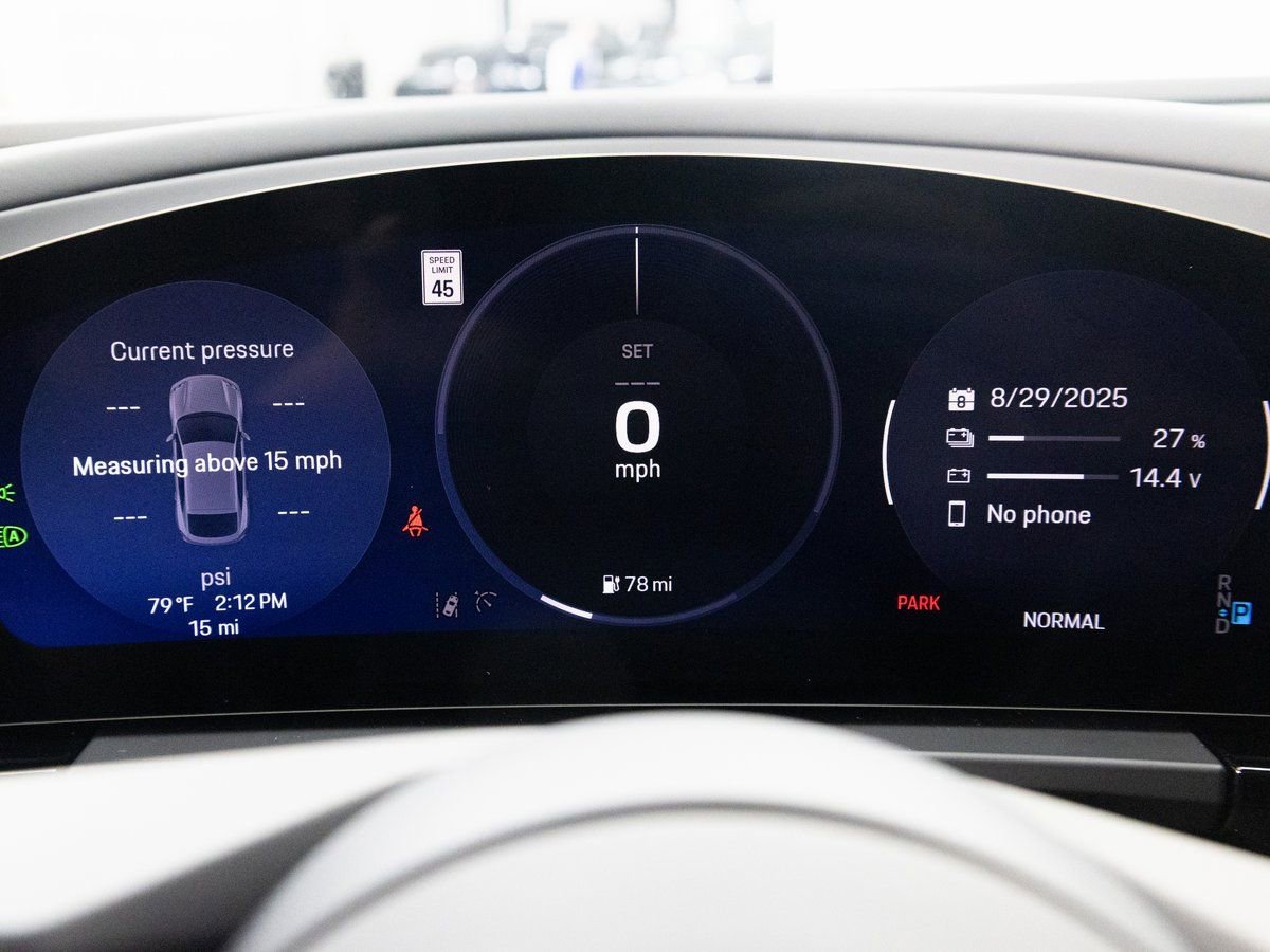 New 2025 Porsche Macan 4S Electric image 18