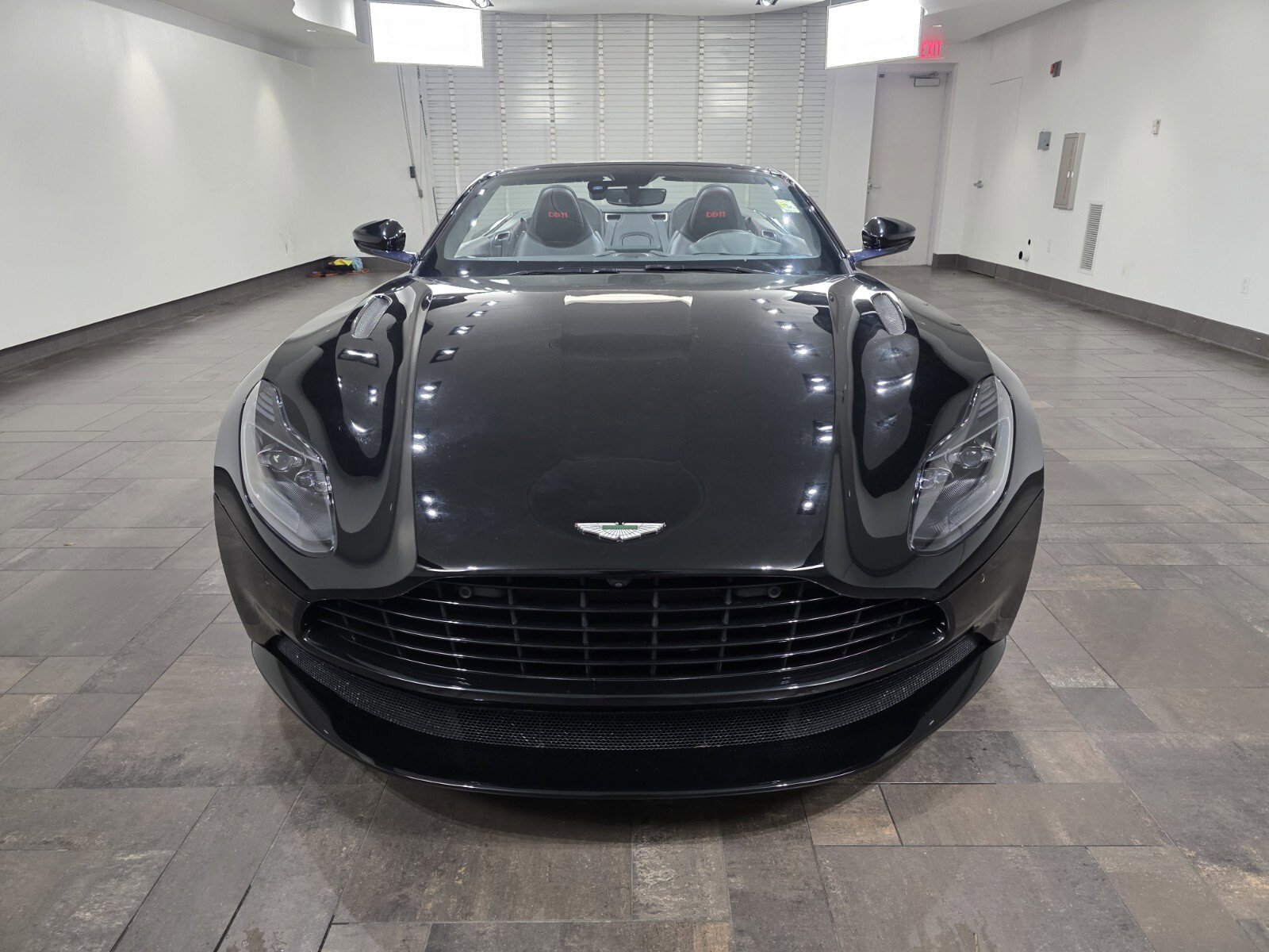 Used 2019 Aston Martin DB11 Volante image 7