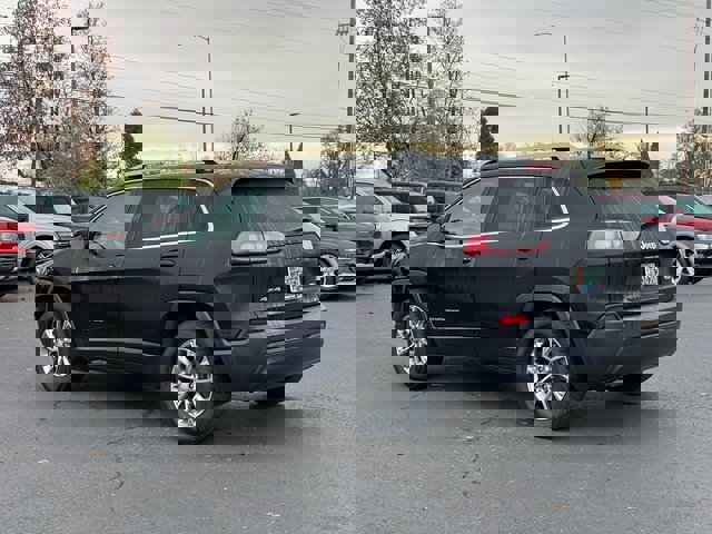 Used 2020 Jeep Cherokee Latitude Plus image 6