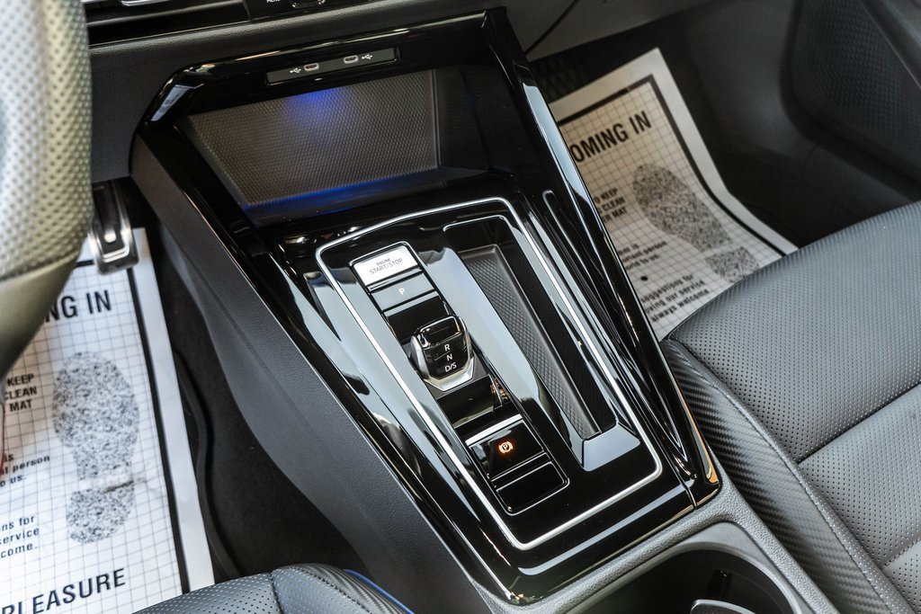 Used 2024 Volkswagen Golf R image 22