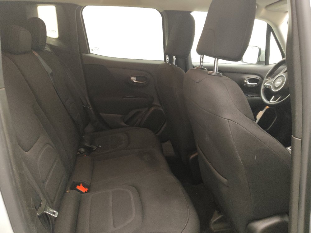Used 2020 Jeep Renegade Latitude FWD image 19