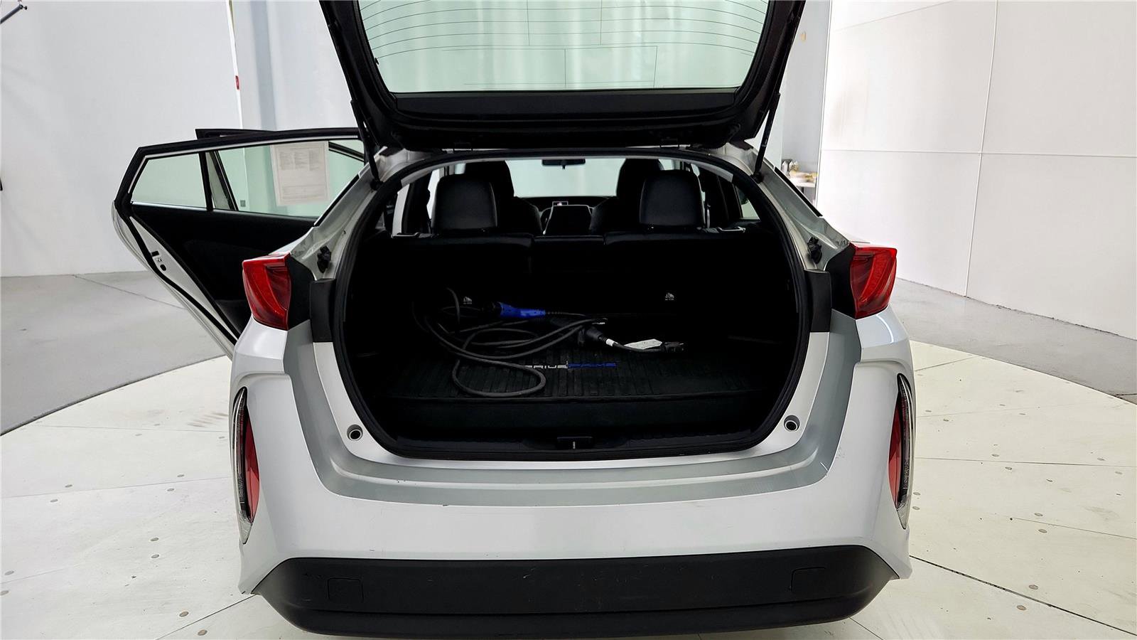 Used 2018 Toyota Prius Prime Premium image 20