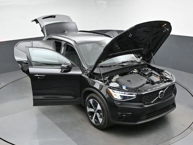 Used 2025 Volvo XC40 B5 Plus AWD/4WD image 50