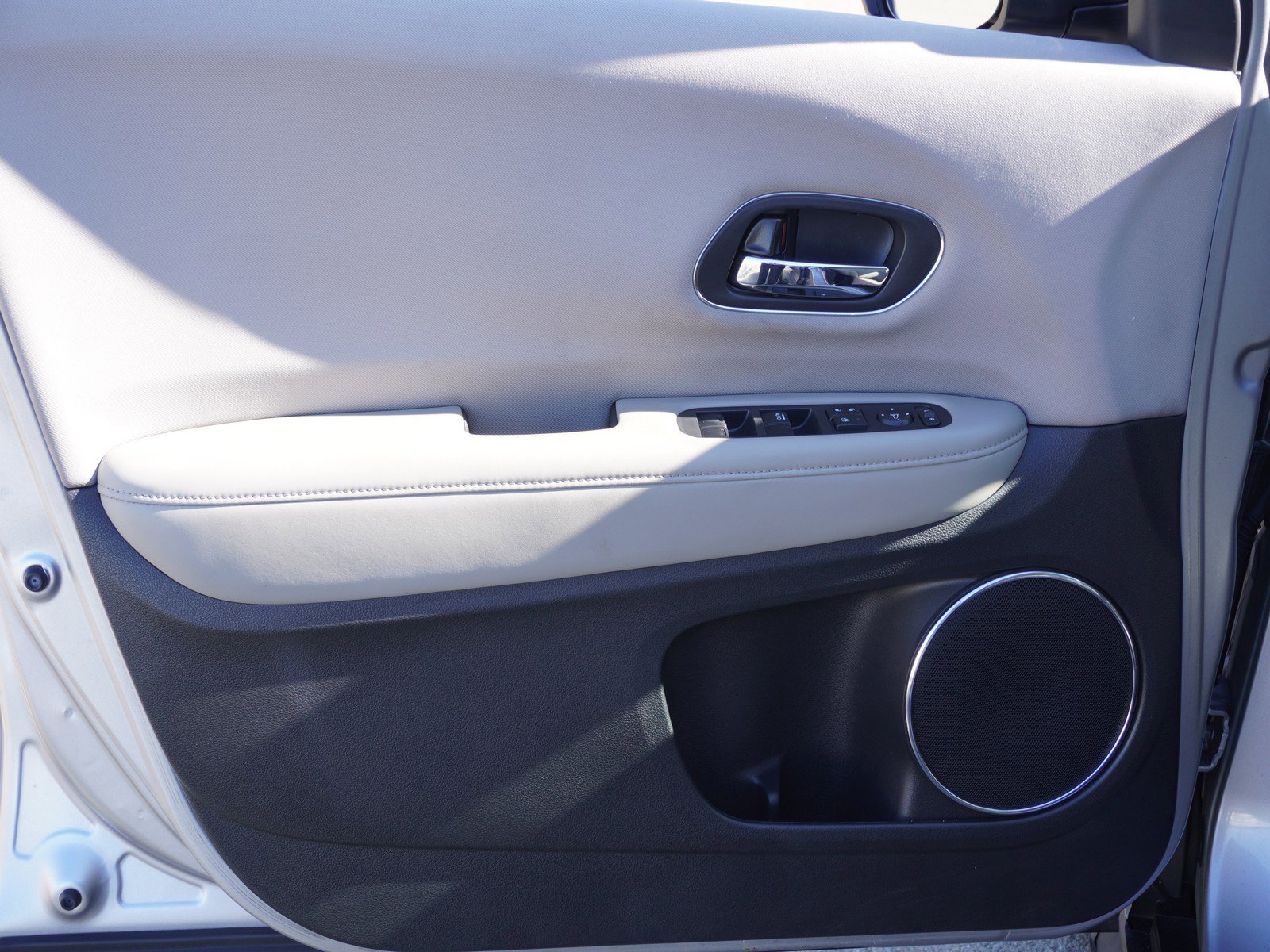 Used 2018 Honda HR-V EX image 18