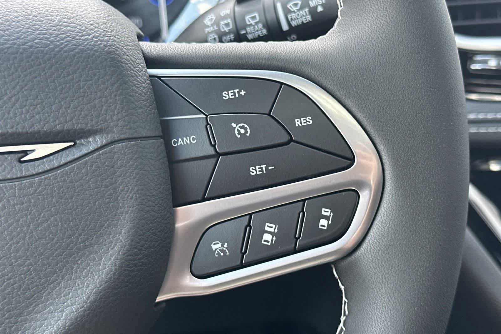 New 2027 Chrysler Pacifica Select w/ Family Tech Group AWD/4WD image 29