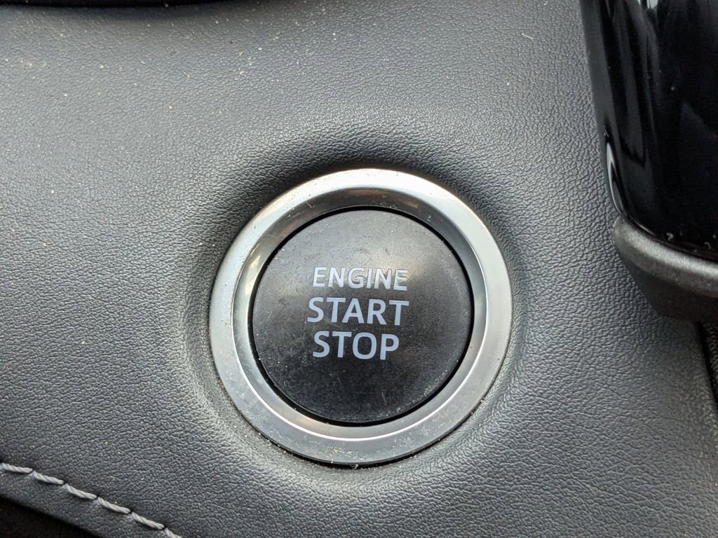 Used 2021 Toyota Highlander XLE FWD image 28