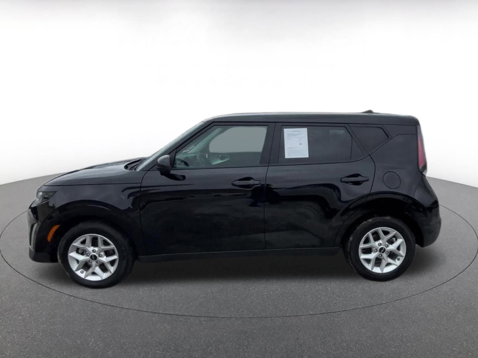 Used 2025 Kia Soul LX w/ LX Technology Package image 9