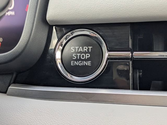 Used 2025 Mitsubishi Outlander AWD image 28