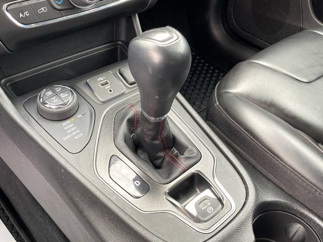 Used 2022 Jeep Cherokee Trailhawk AWD/4WD image 13