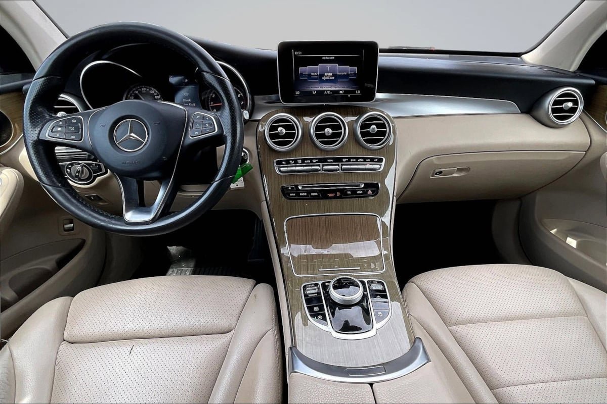 Used 2018 Mercedes-Benz GLC 300 w/ Premium Package image 16
