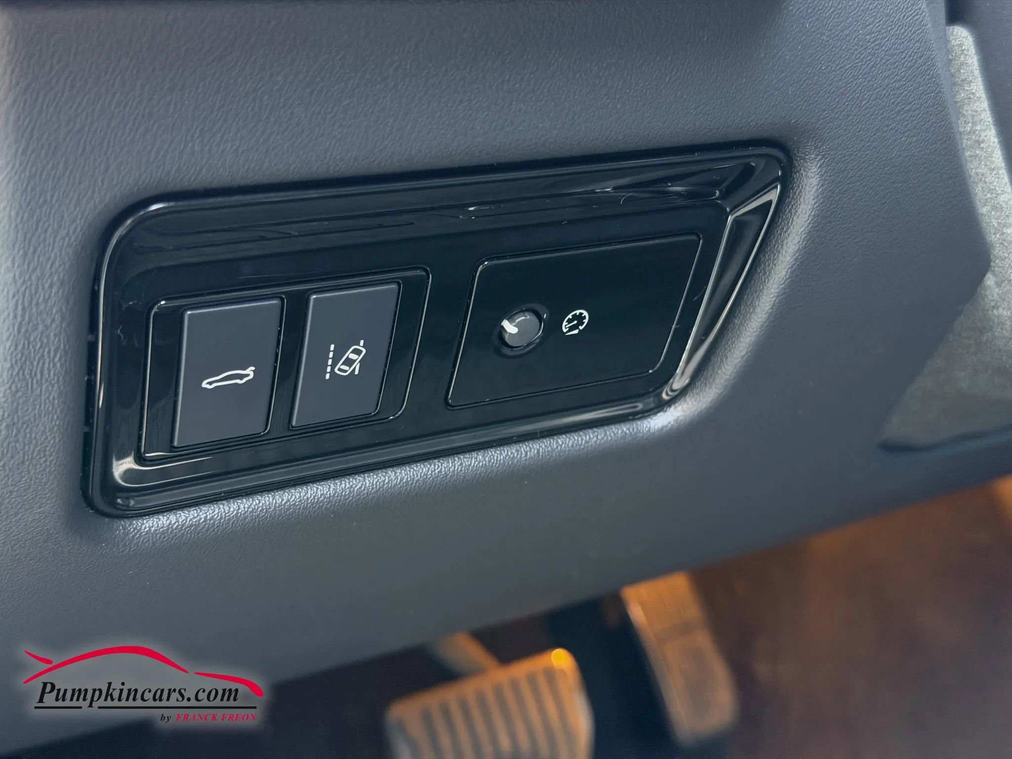 Used 2020 Jaguar XF Prestige image 31