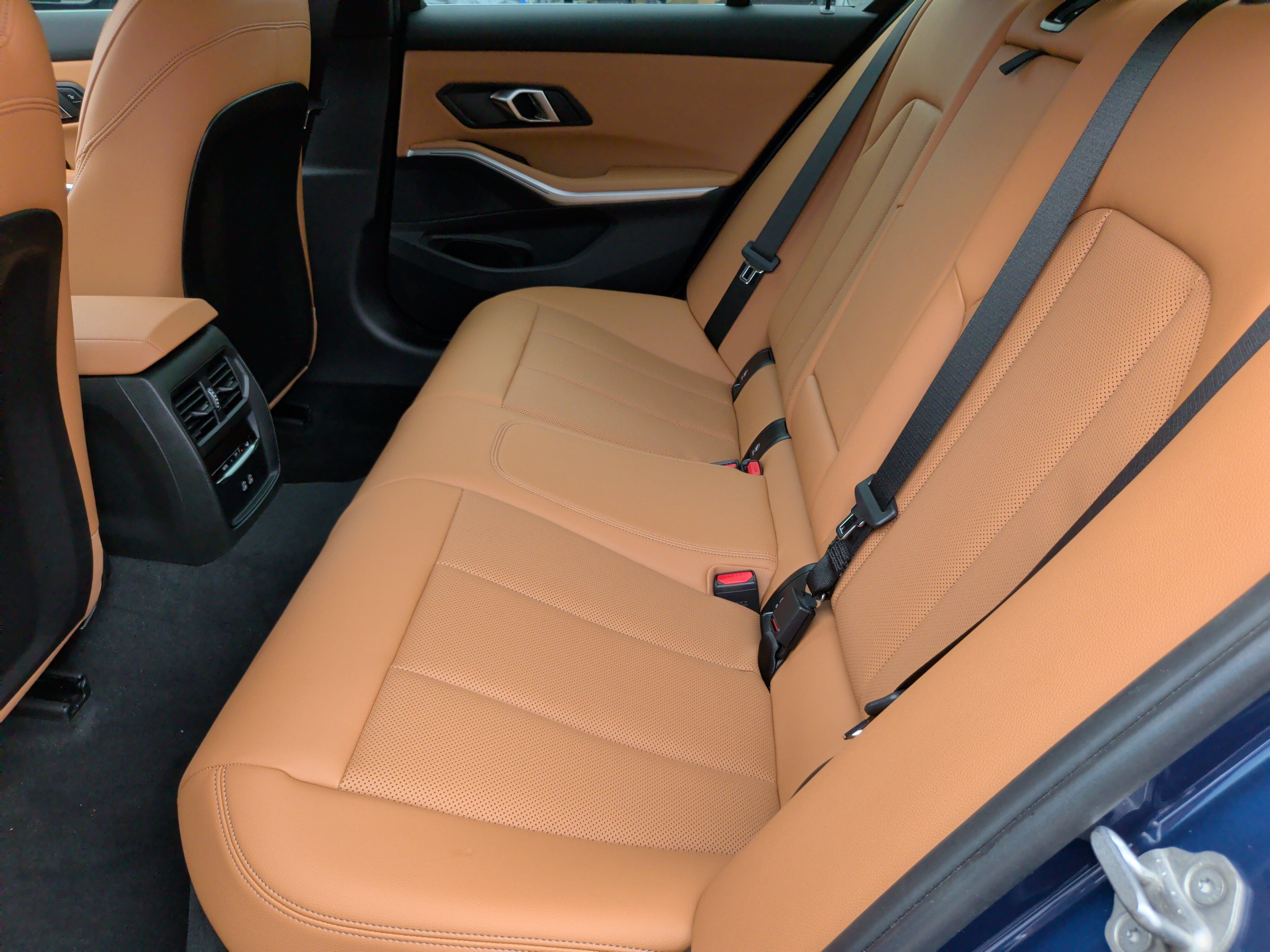 Certified 2024 BMW 330i Sedan w/ Convenience Package RWD image 38