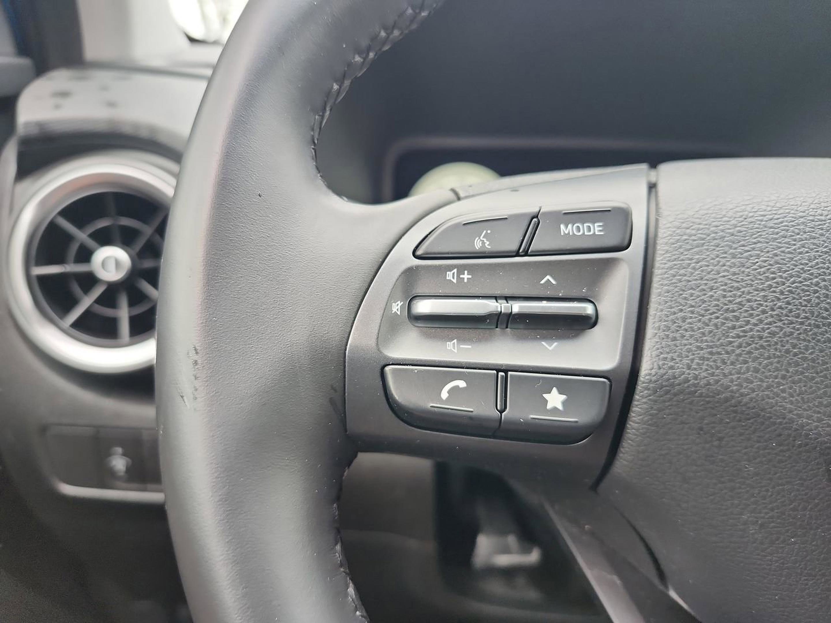 Certified 2022 Hyundai Kona Limited FWD image 12