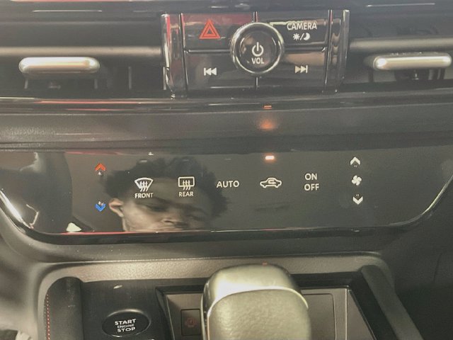New 2027 Nissan Kicks SR FWD image 11