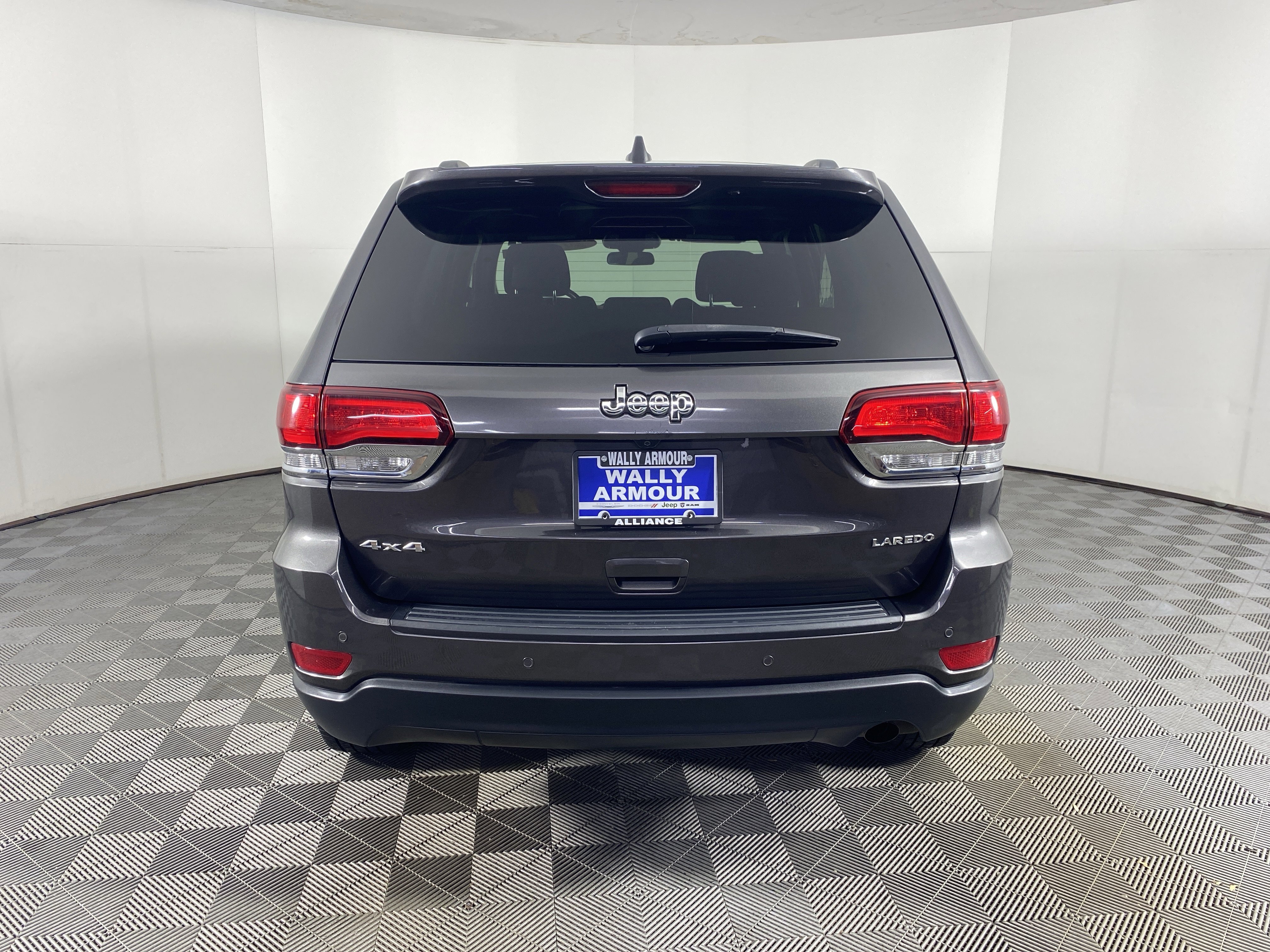Used 2020 Jeep Grand Cherokee Laredo AWD/4WD image 7