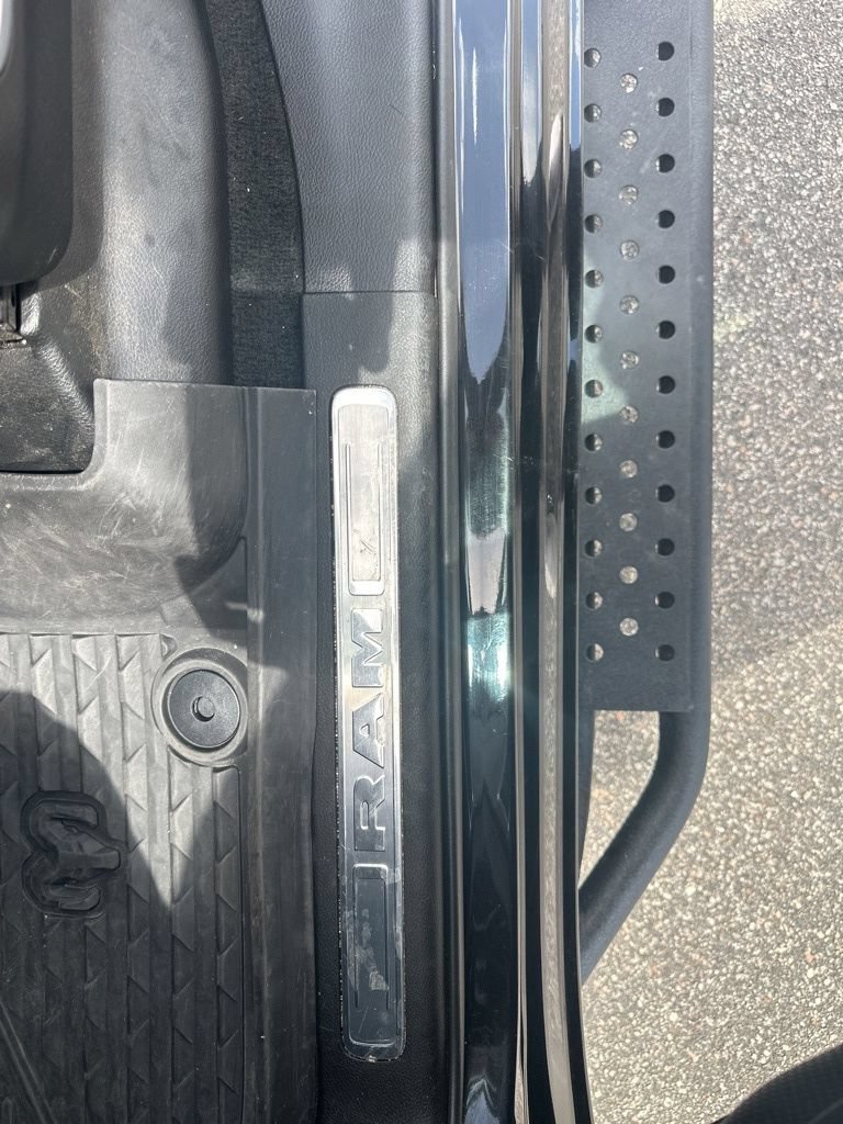 Used 2022 RAM 1500 Laramie AWD/4WD image 13