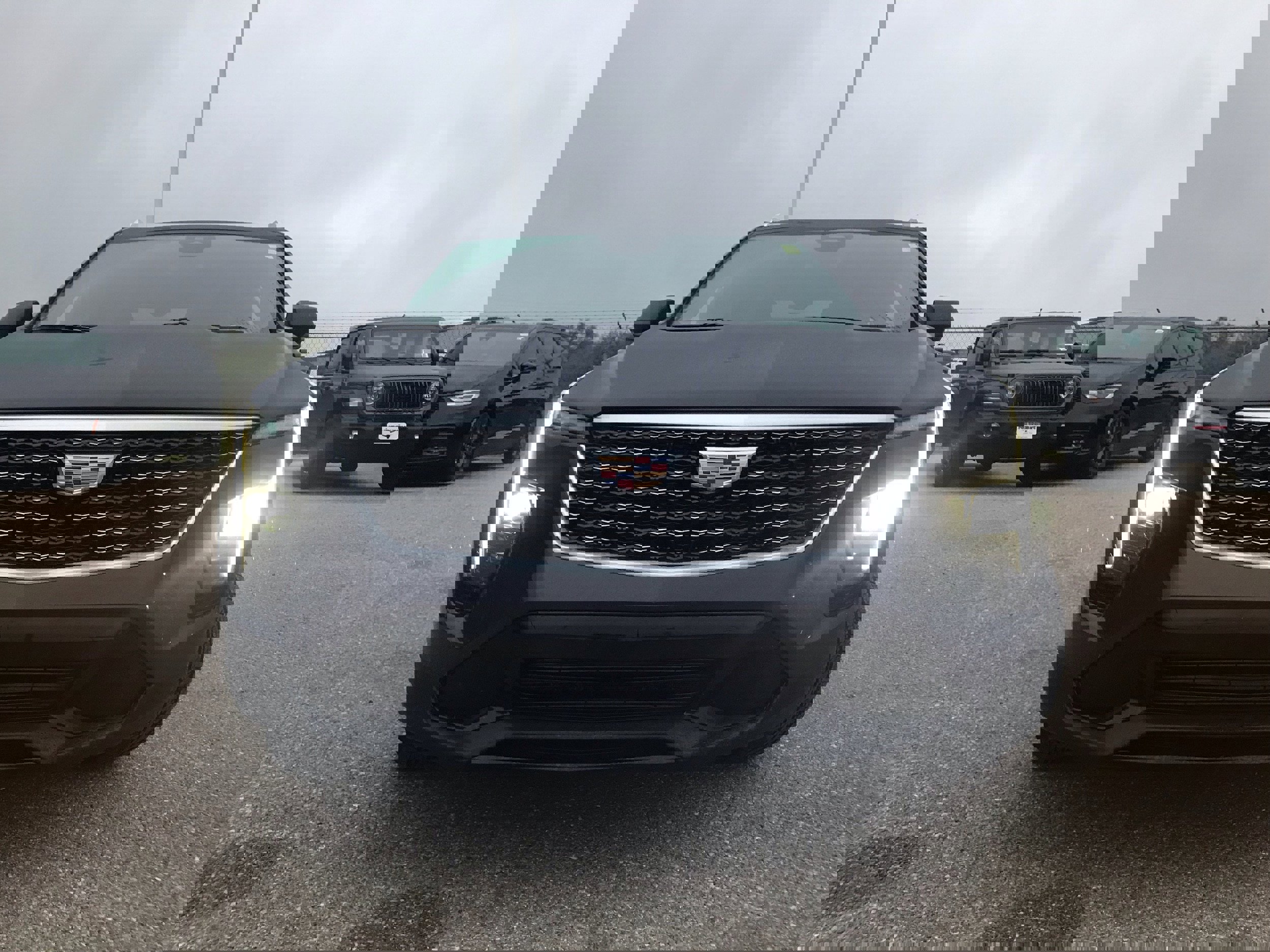 Used 2025 Cadillac XT4 Premium Luxury image 2