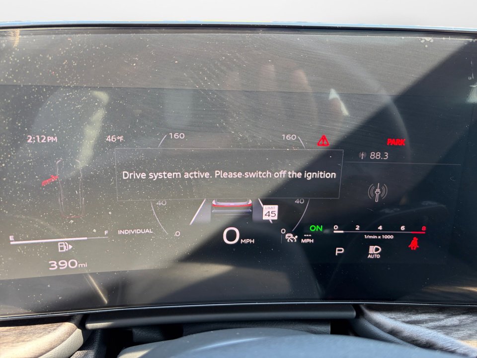 Used 2025 Audi Q5 Premium w/ Convenience Package image 11