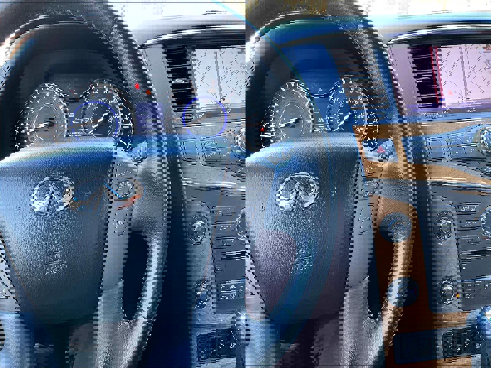 Used 2014 INFINITI QX80 2WD w/ Theater Package image 21