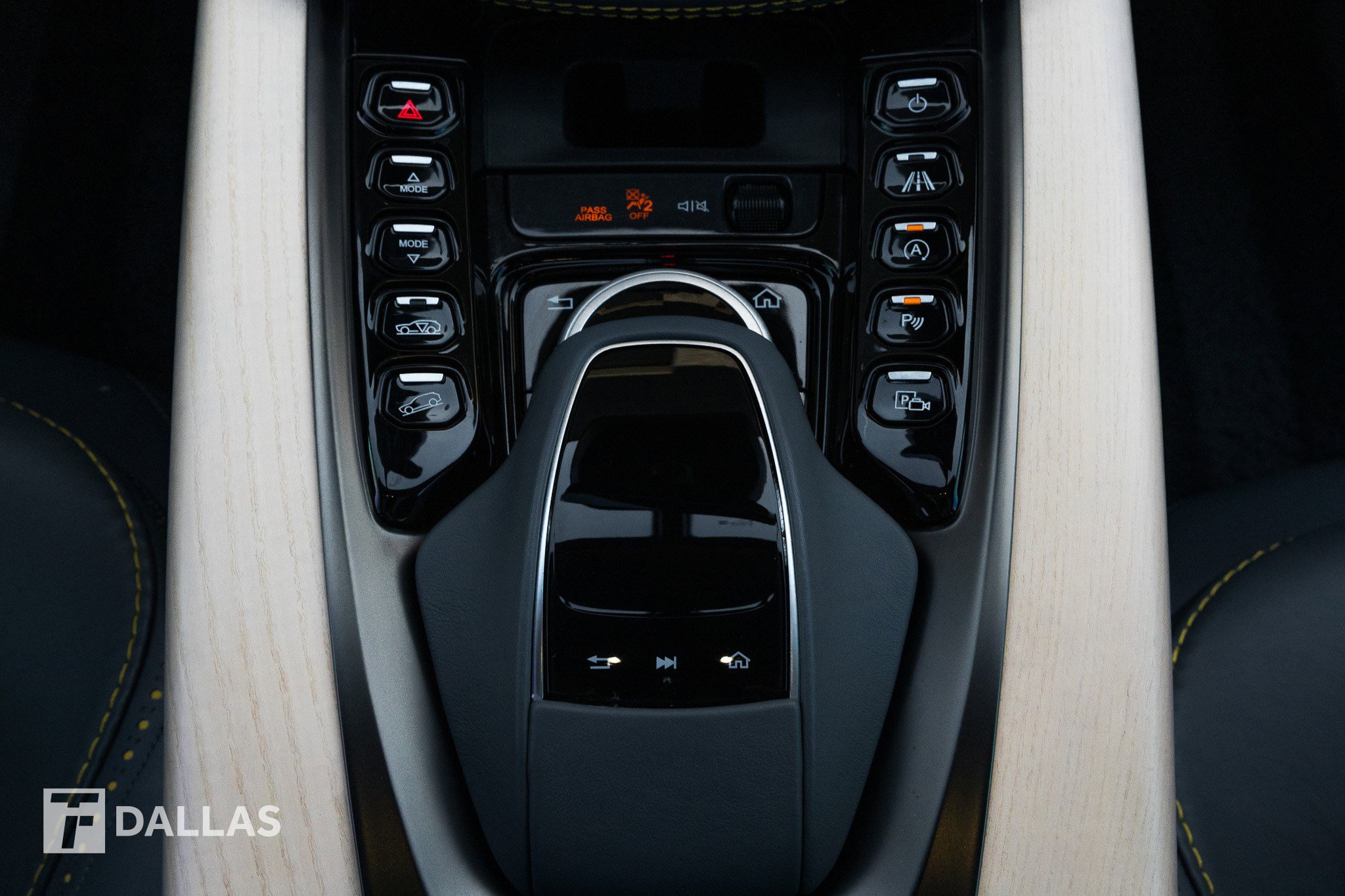 Used 2021 Aston Martin DBX image 28