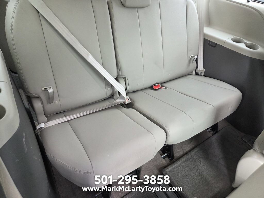 Used 2016 Toyota Sienna XLE w/ XLE Navigation Package FWD image 14