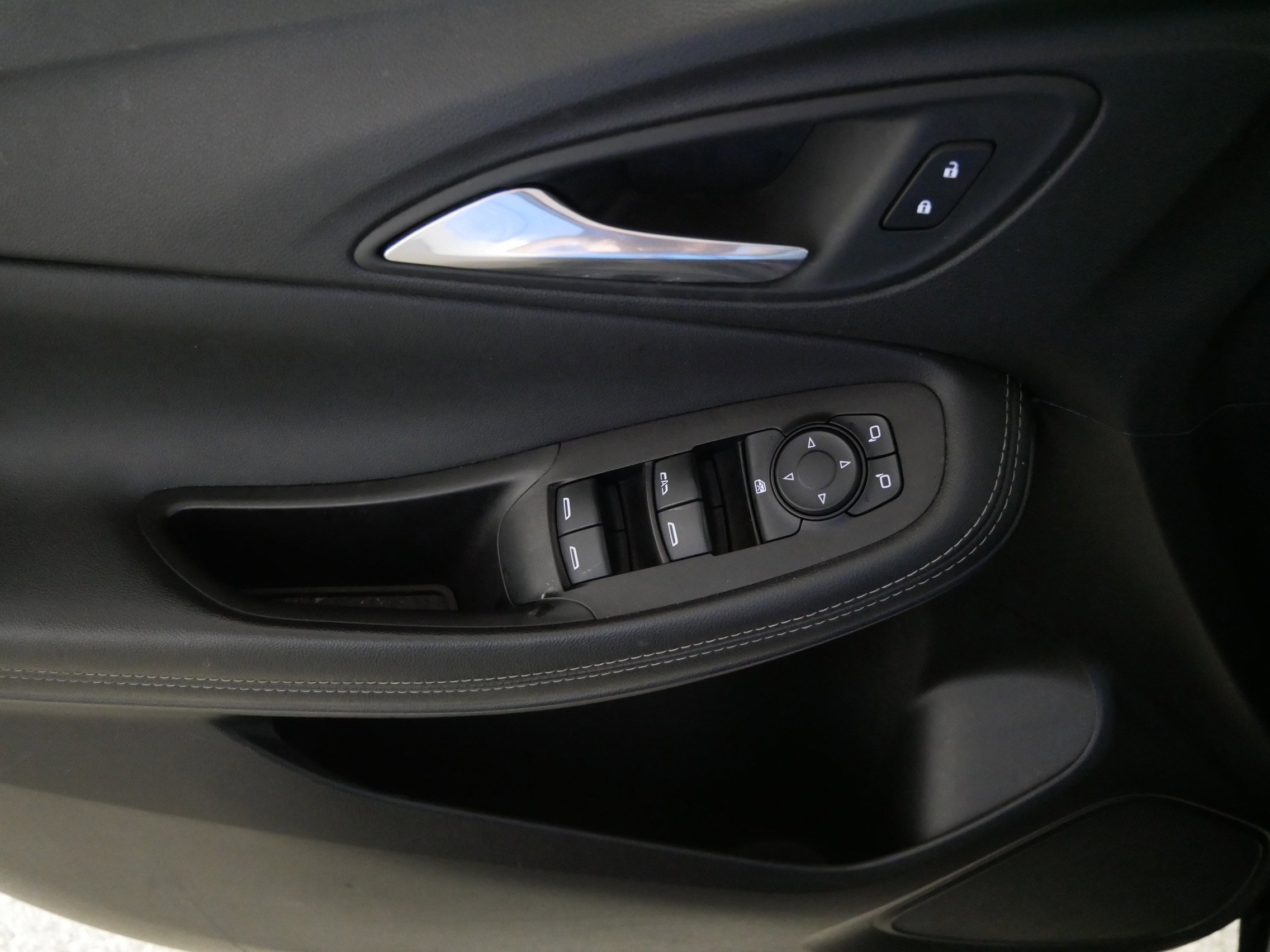 Used 2021 Buick Encore GX Preferred w/ Cold Weather Comfort Package image 19