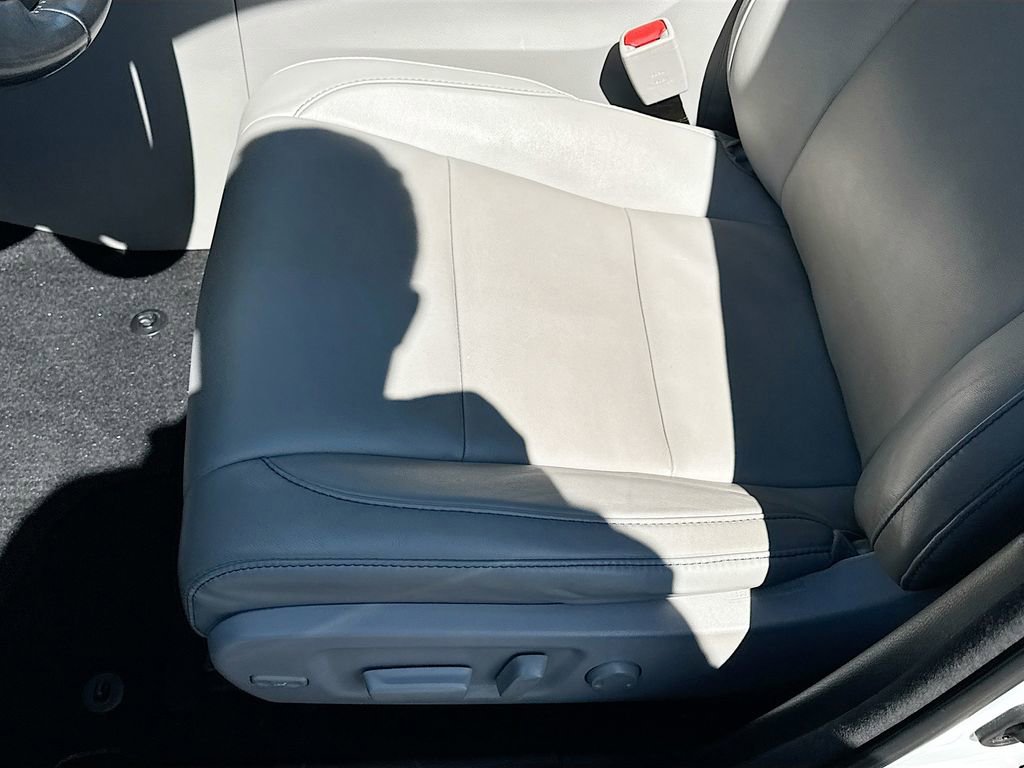 Used 2018 Toyota Highlander XLE AWD/4WD image 17