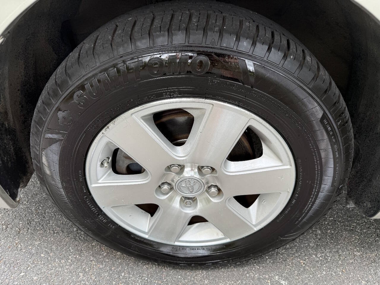 Used 2010 Toyota Sienna LE FWD image 28