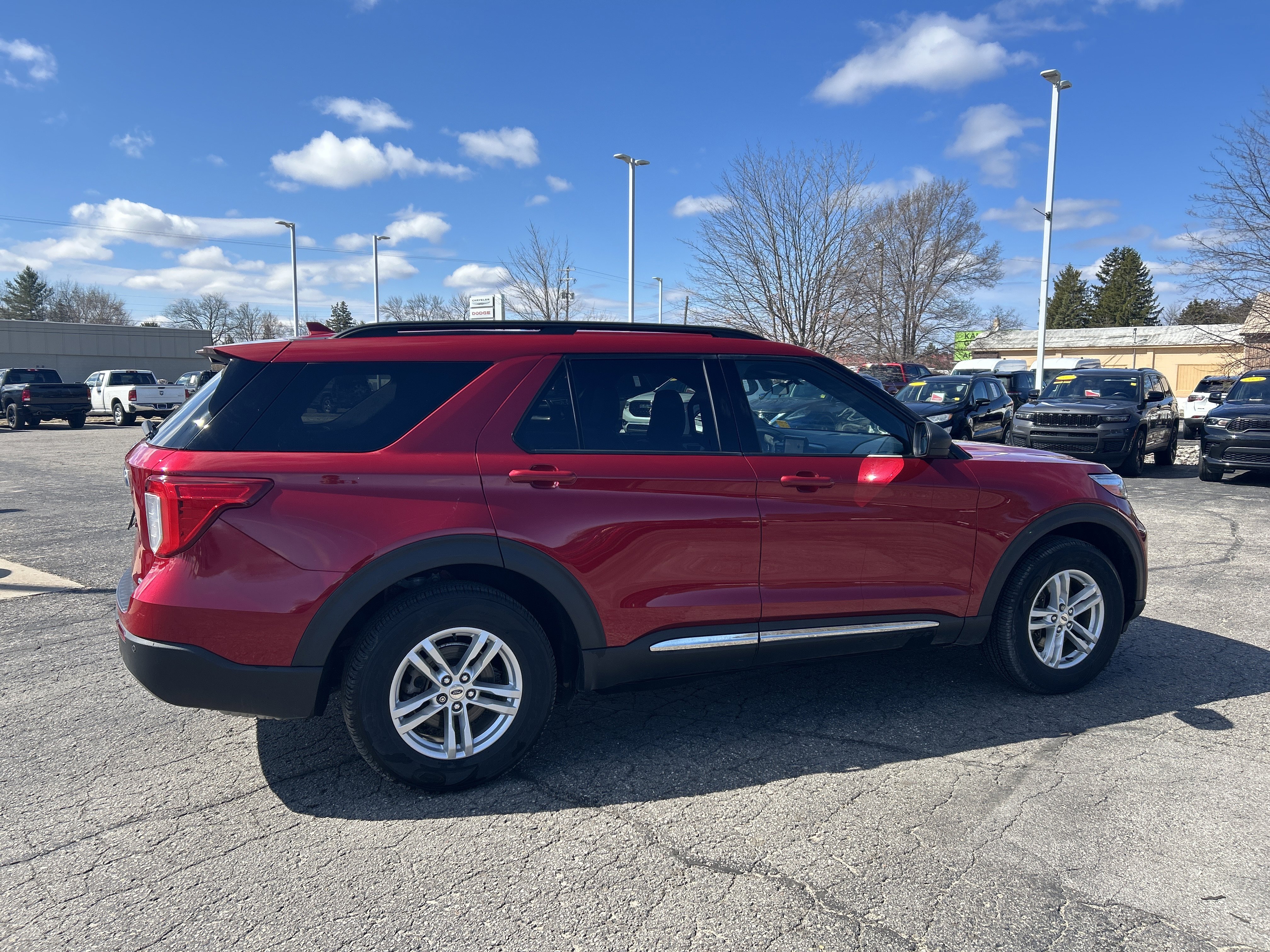 Certified 2020 Ford Explorer XLT w/ Equipment Group 202A AWD/4WD image 4