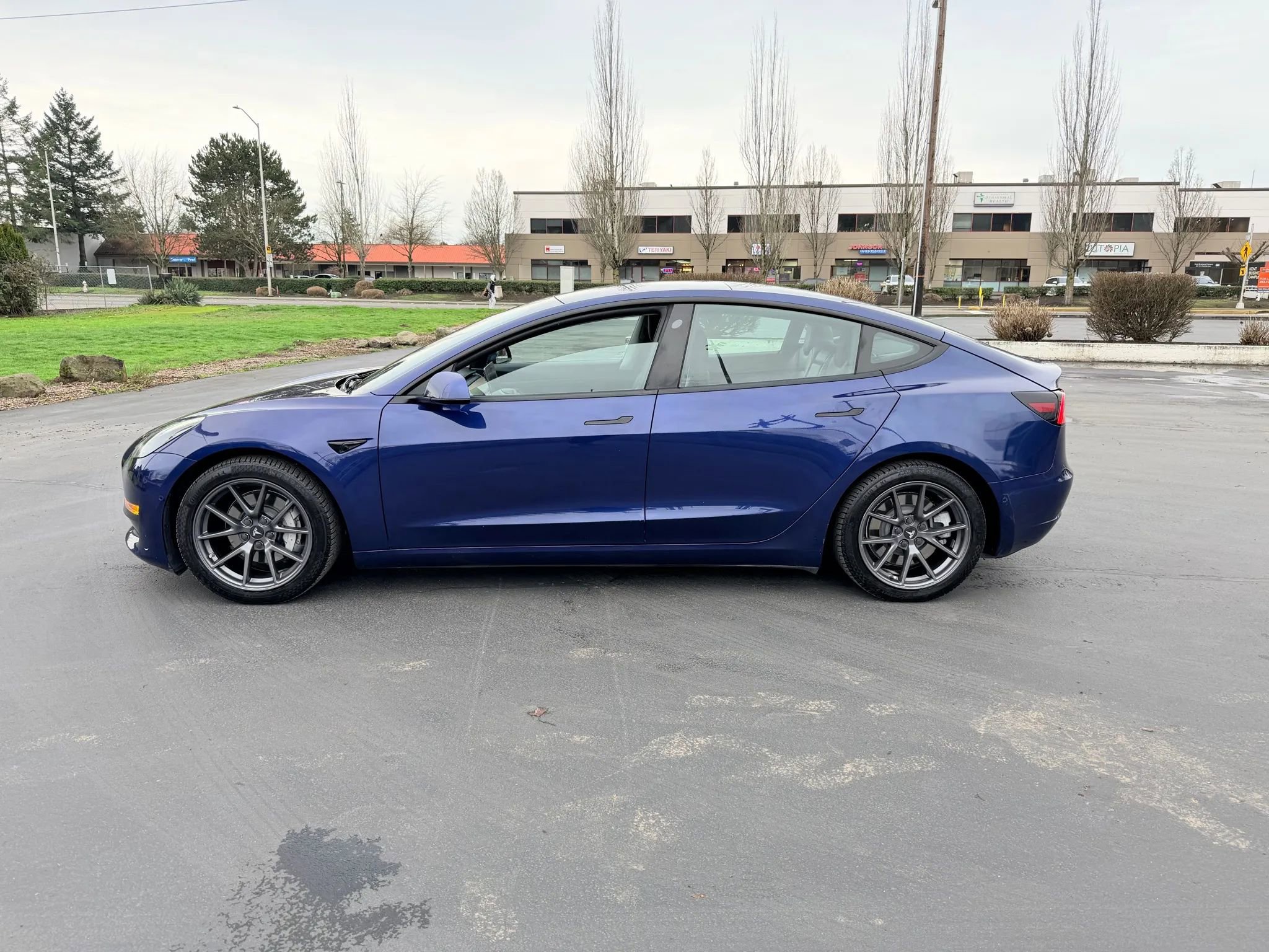 Used 2021 Tesla Model 3 Standard Range Plus image 2