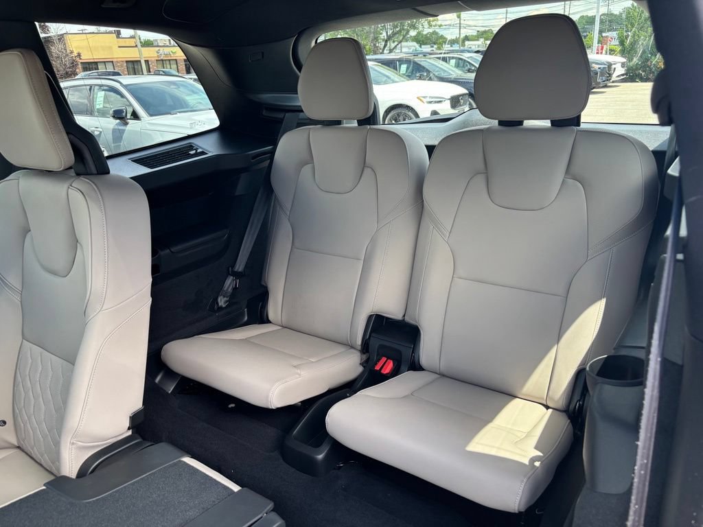 New 2026 Volvo XC90 B6 Plus w/ Protection Package Premier AWD/4WD image 17