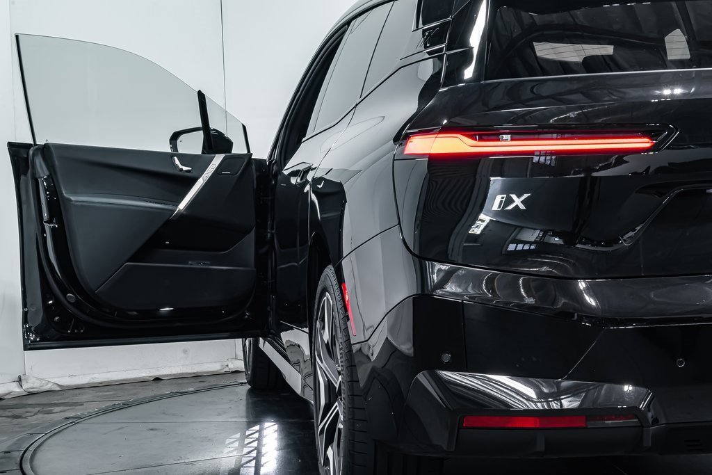 Used 2025 BMW iX xDrive50 image 21