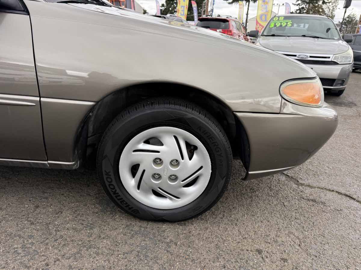 Used 2002 Ford Escort Sedan image 12