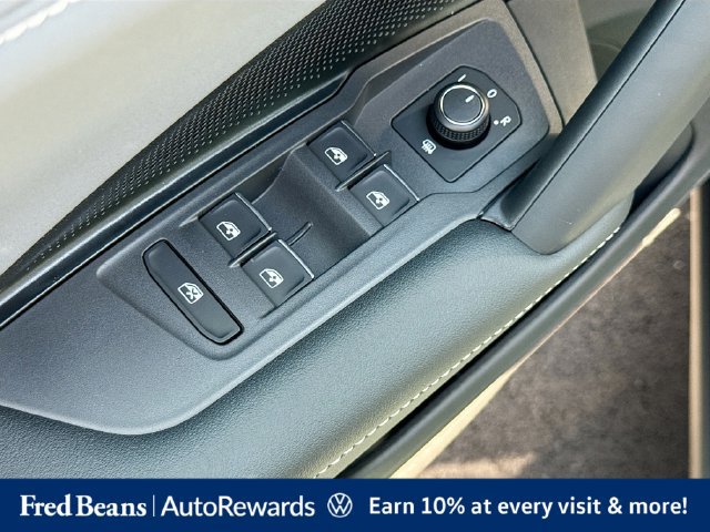 New 2025 Volkswagen Tiguan SE AWD/4WD image 19