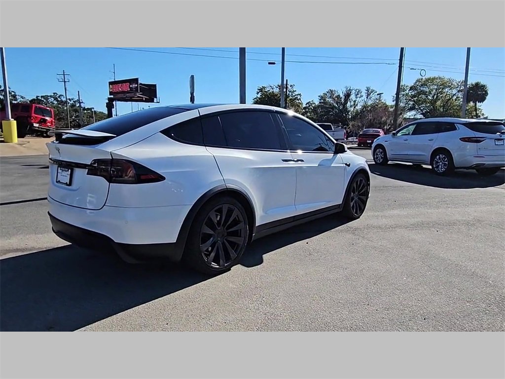 Used 2022 Tesla Model X image 32