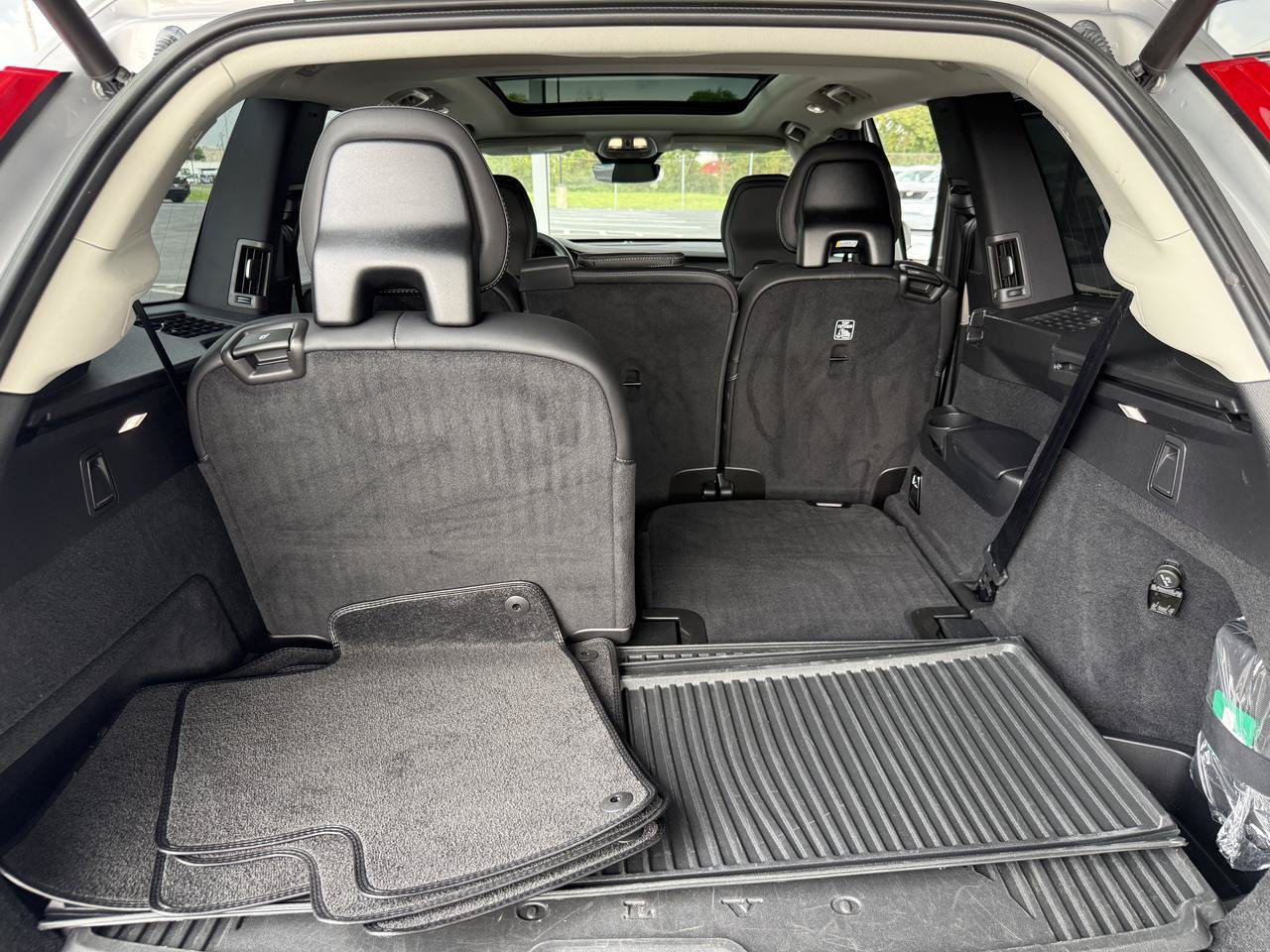 Used 2024 Volvo XC90 T8 Ultimate w/ Protection Package Premier AWD/4WD image 55