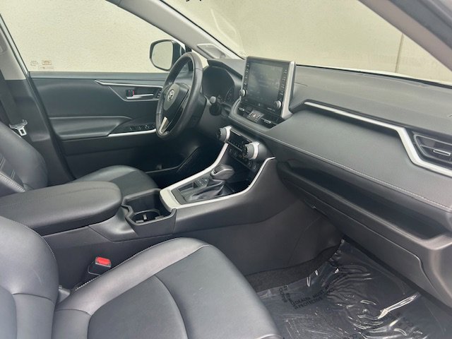 Used 2022 Toyota RAV4 XLE Premium FWD image 5