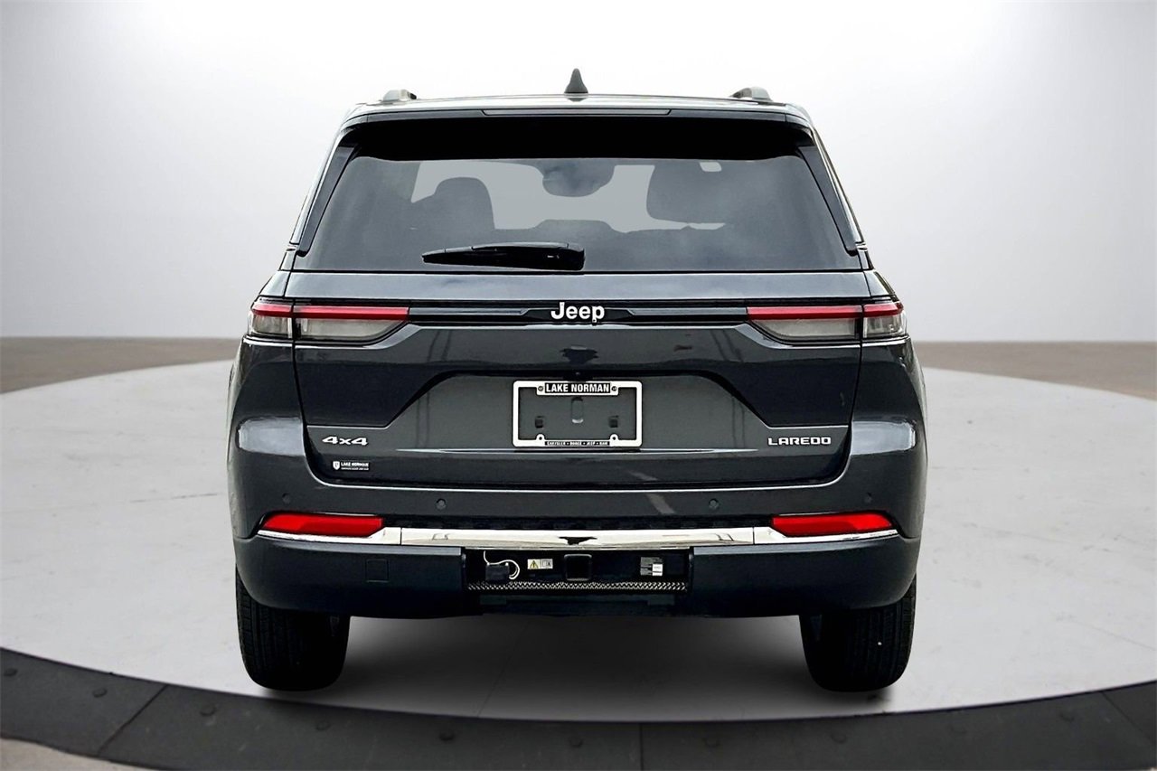 Certified 2024 Jeep Grand Cherokee Laredo X image 7