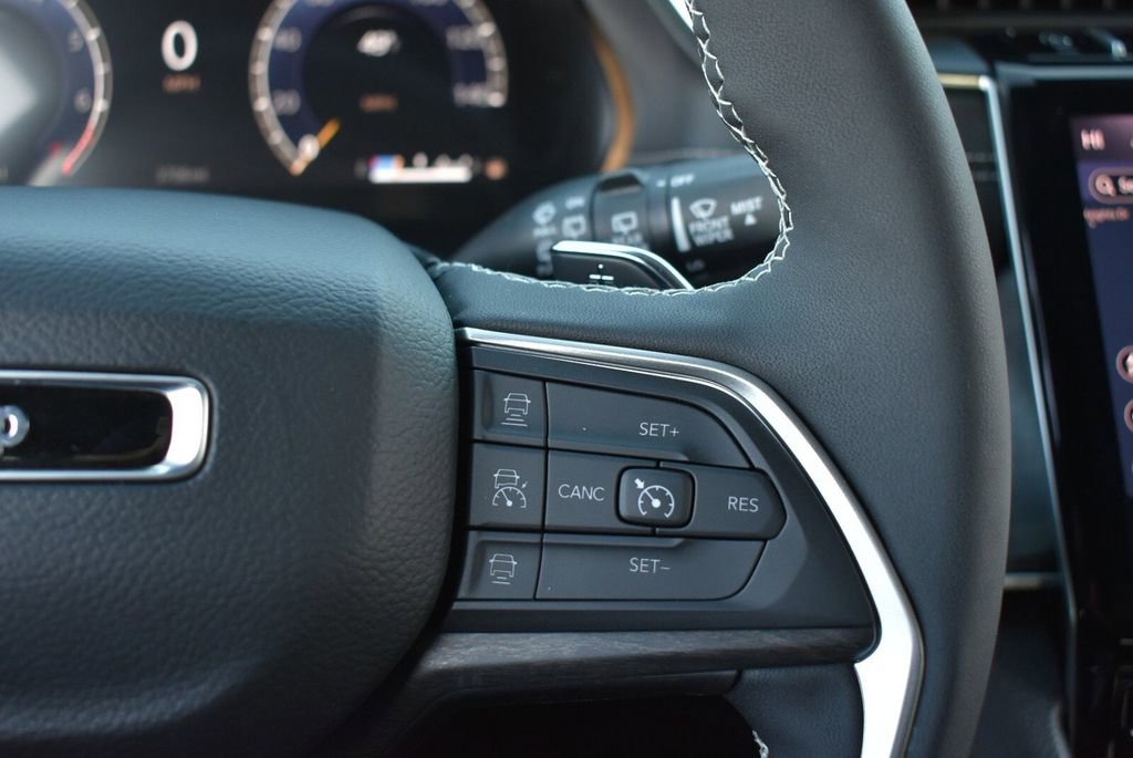 Certified 2025 Jeep Grand Cherokee Limited w/ Luxury Tech Group II image 20