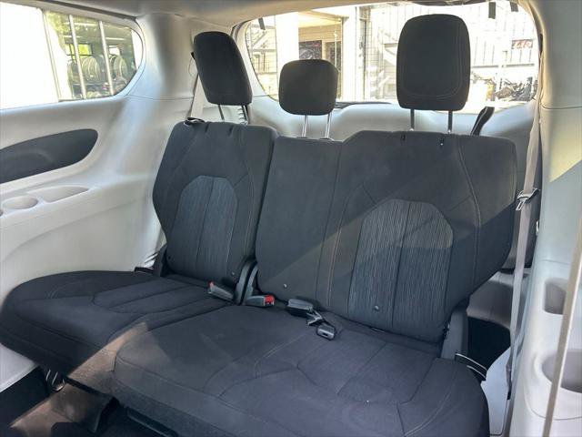 Certified 2020 Chrysler Pacifica Touring FWD image 32