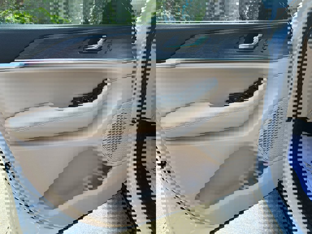 New 2025 Jeep Grand Cherokee Limited w/ Black Appearance Package image 10