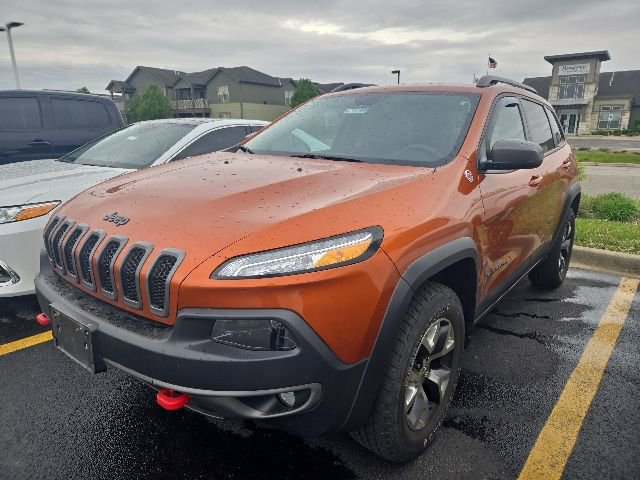 Used 2015 Jeep Cherokee Trailhawk AWD/4WD image 3