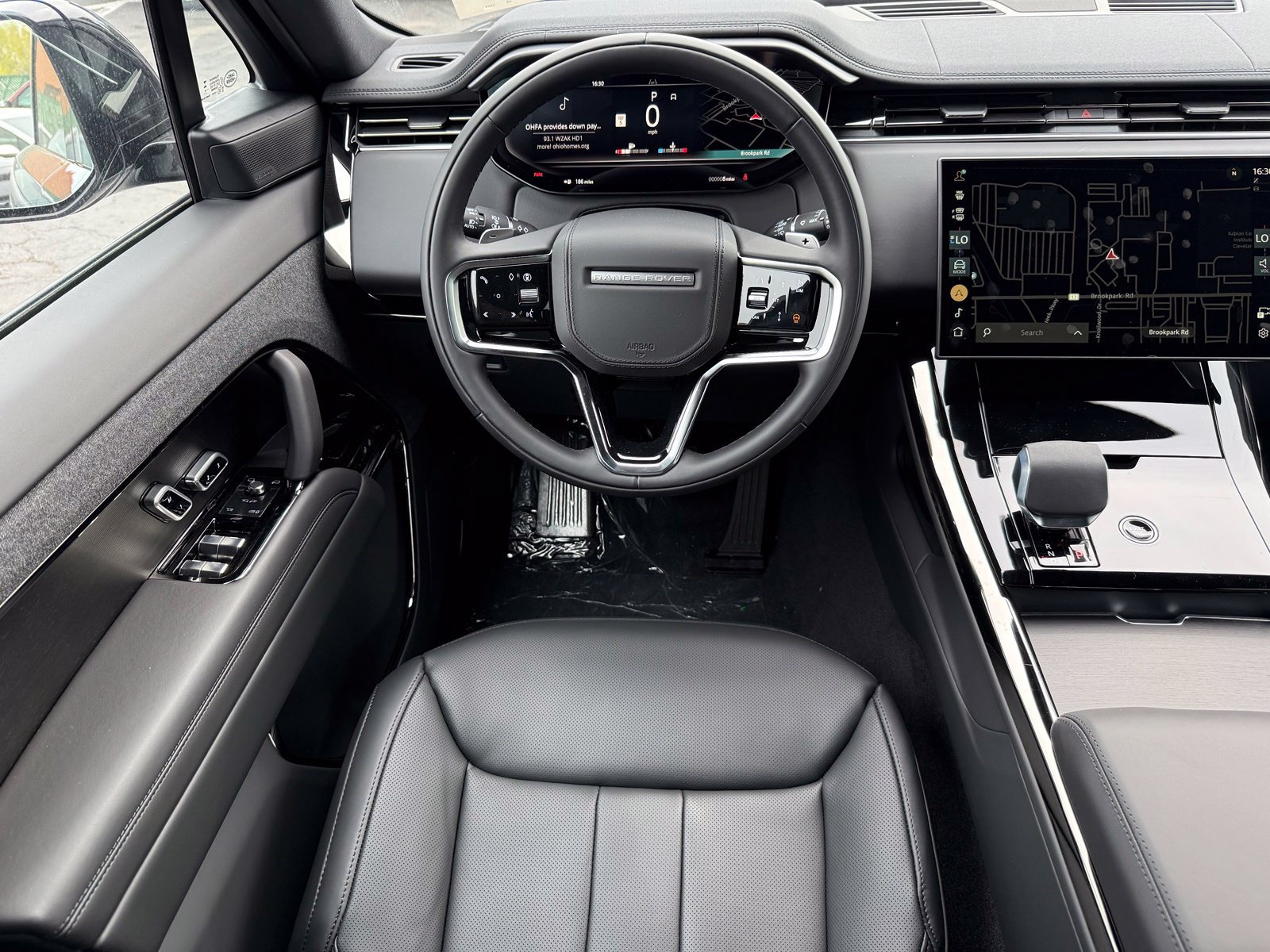 New 2026 Land Rover Range Rover Sport SE AWD/4WD image 32