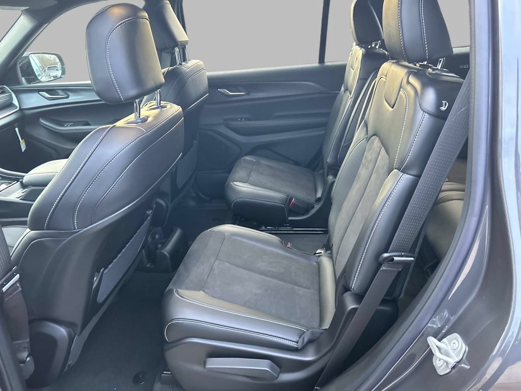 New 2025 Jeep Grand Cherokee L Altitude AWD/4WD image 5