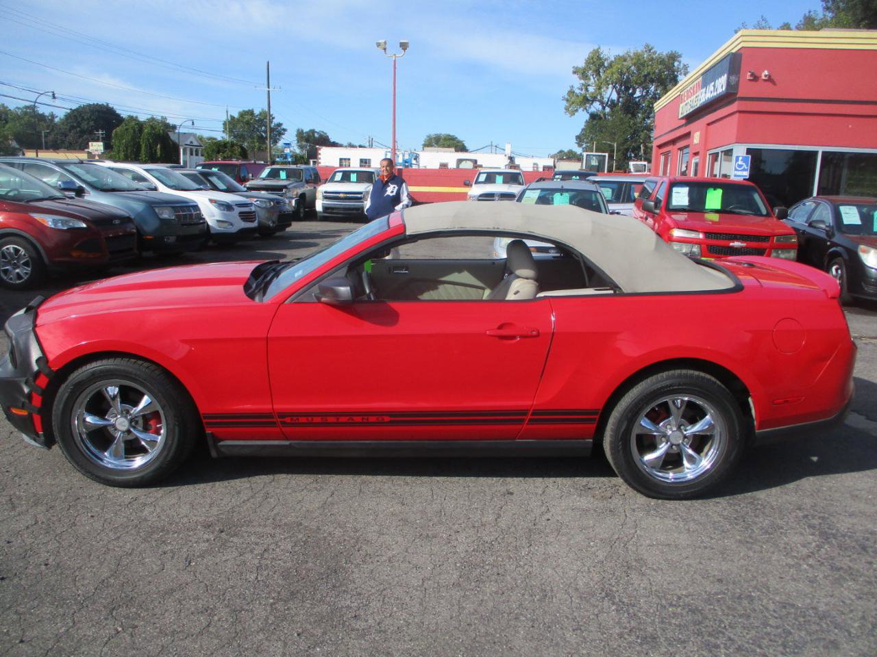 Used 2010 Ford Mustang Convertible RWD image 4