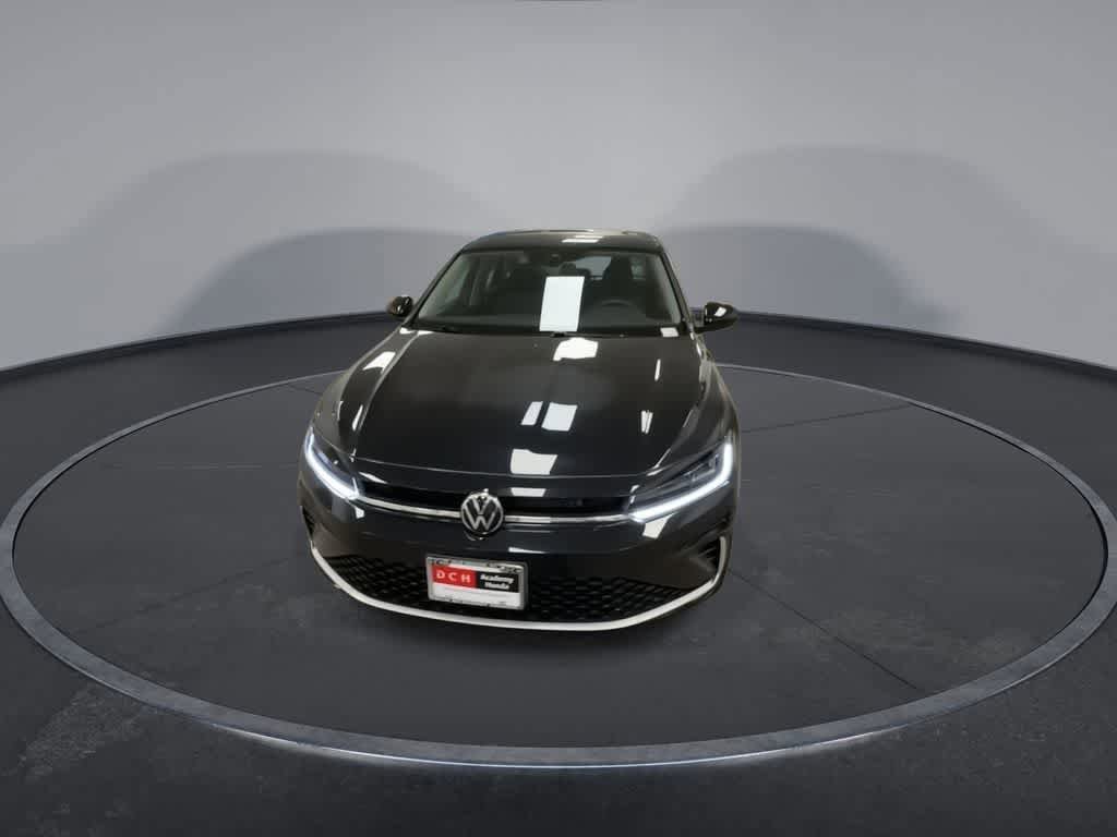 Used 2025 Volkswagen Jetta SE FWD image 3