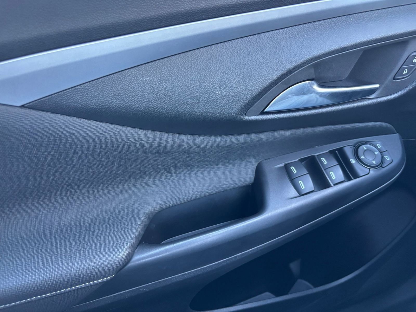 Used 2025 Buick Envista Preferred image 18